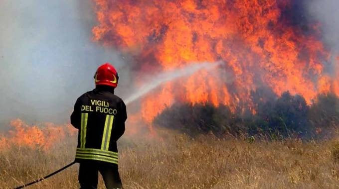Πυρκαγιές και καύσωνας «λιώνουν» την Ιταλία